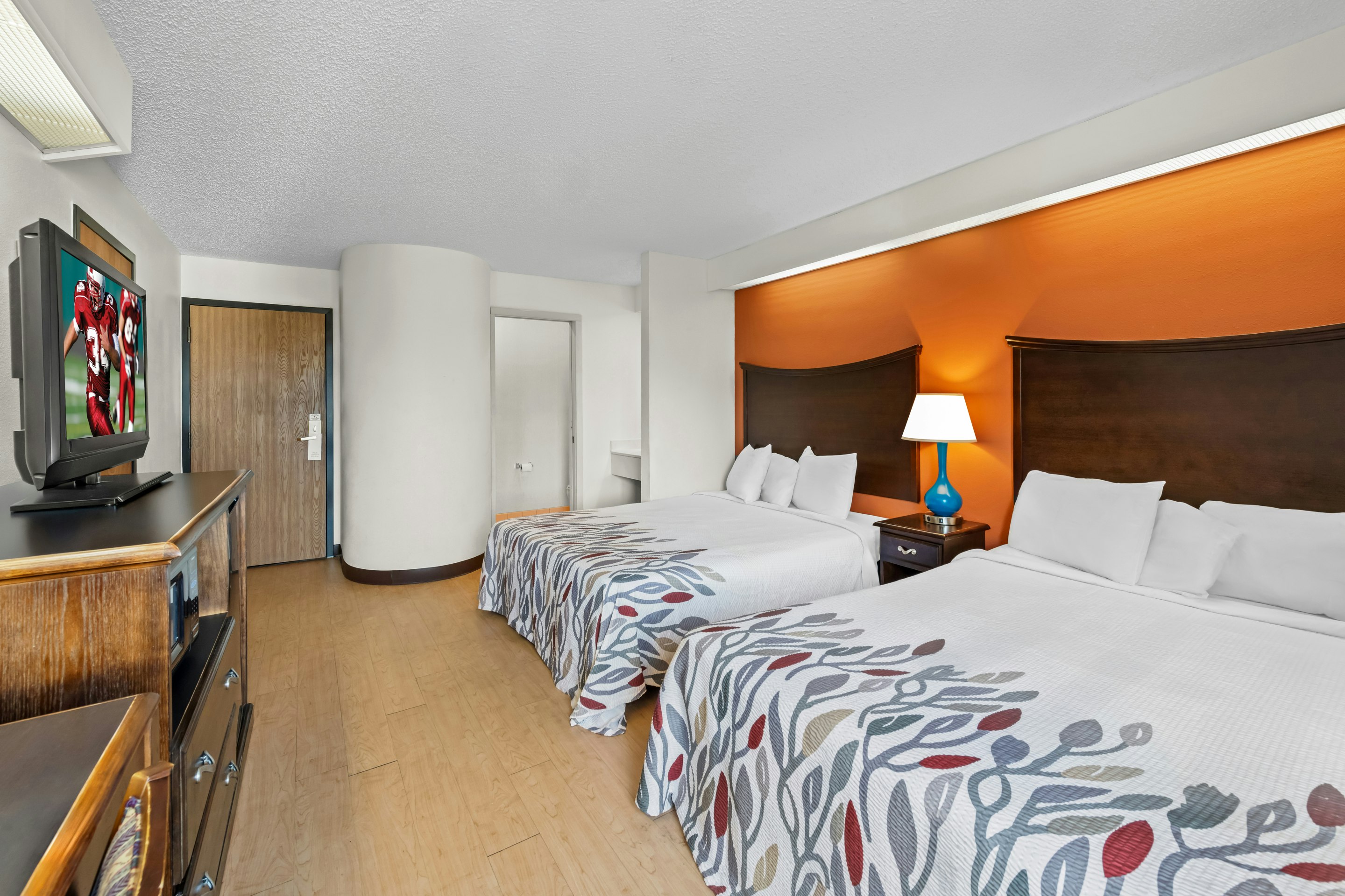 DELUXE, 2 QUEEN BEDS