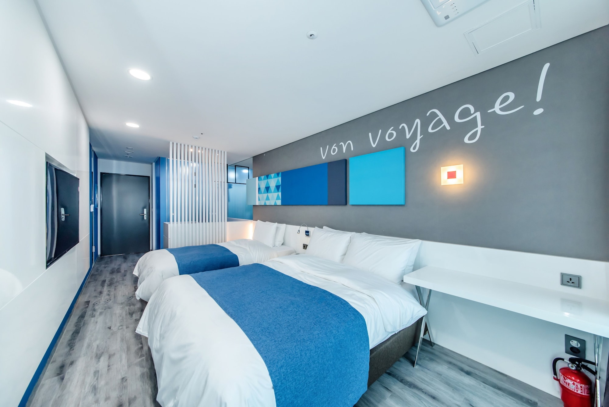 DELUXE, TWIN BEDS, SEA VIEW