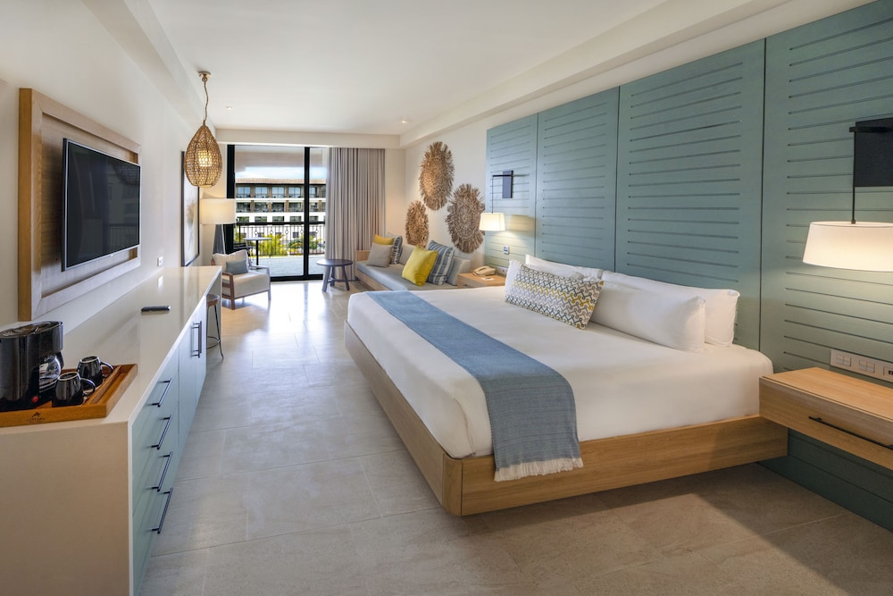 Adults Only Club at Lopesan Costa Bavaro 10/50