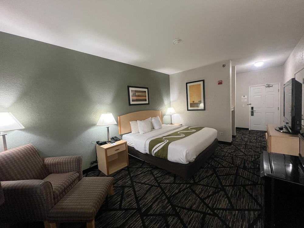 Standard, King Bed, Accessible, Quality Inn & Suites Loveland 6/10
