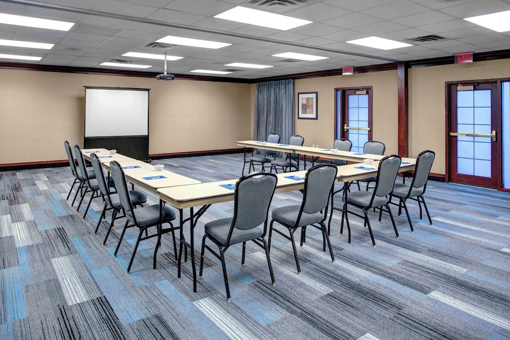 Hyatt House Boston/Burlington 58/72