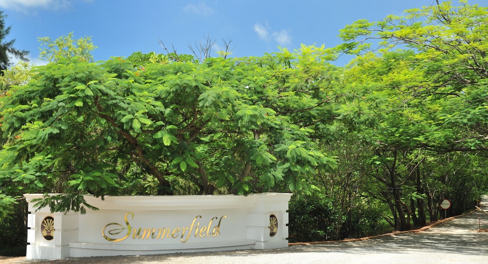 Summerfield Luxury Resort & Botanical Garden 41/44