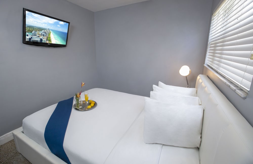 Hollywood Beach Suites Hostel Hotel 33/75