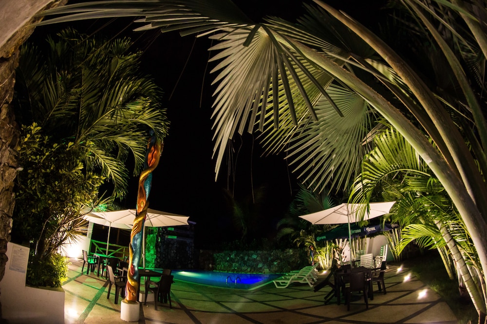 Dharma Beach Hotel 55/57