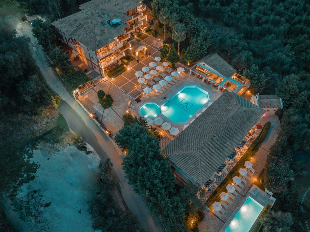 Dracos Hotel 47/56