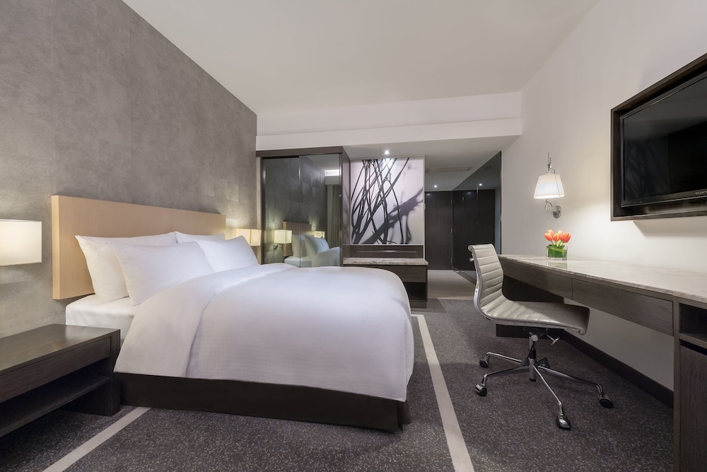 Gateway Hotel 11/50