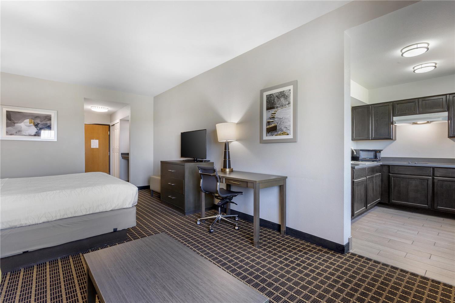 Suite, King Bed, Kitchenette