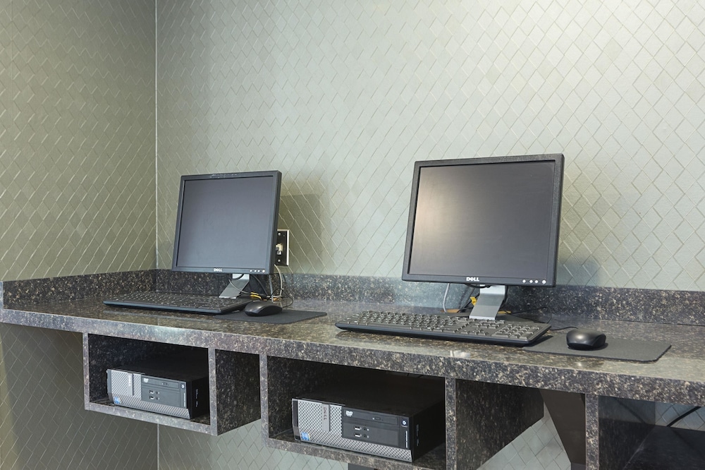 Quality Suites Lansing West 35/45