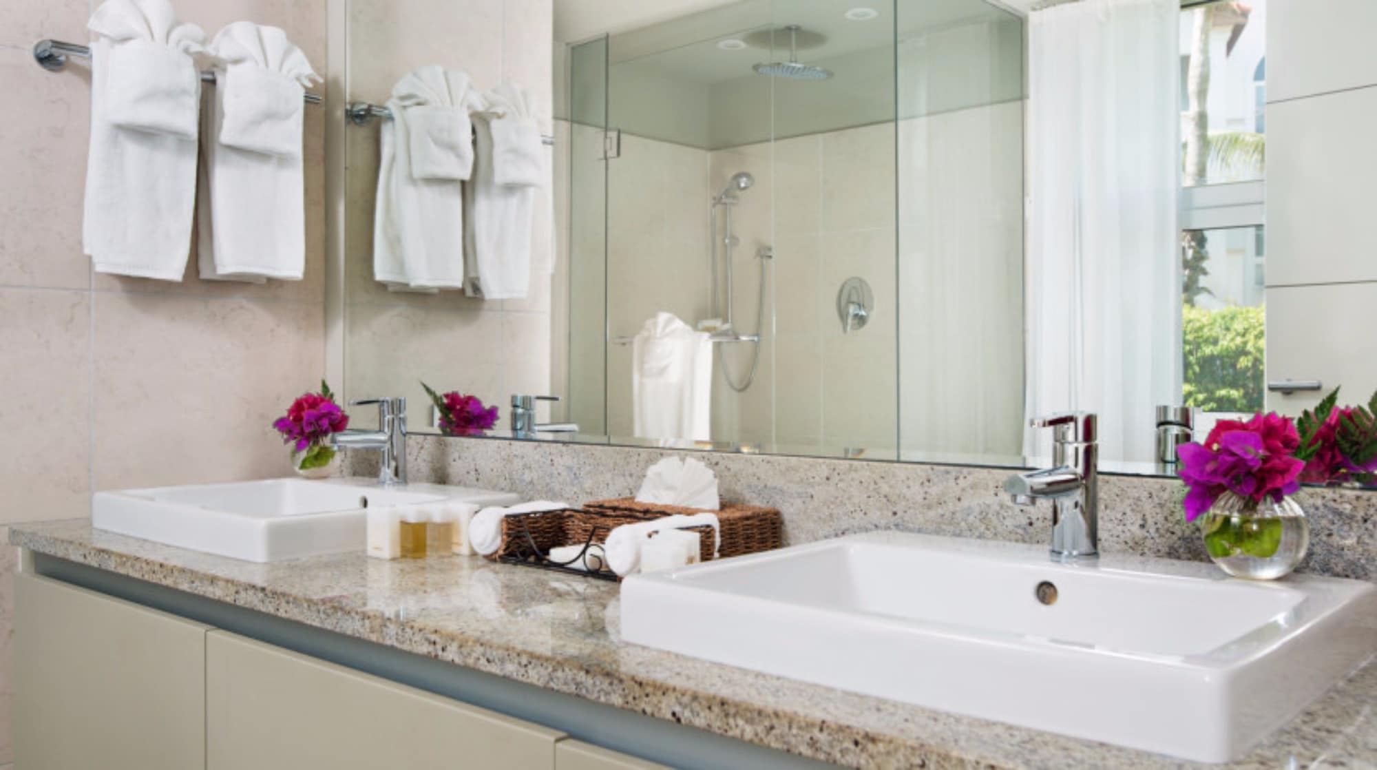 1 BEDROOM, SUITE, OCEAN FRONT, CORNER
