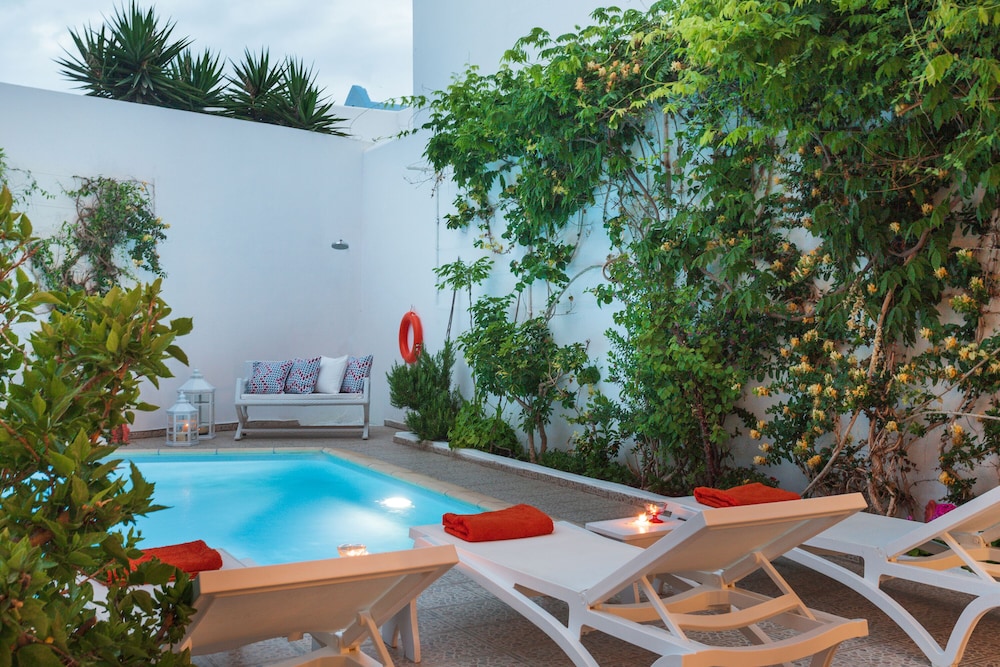Tinos Resort Hotel 46/50