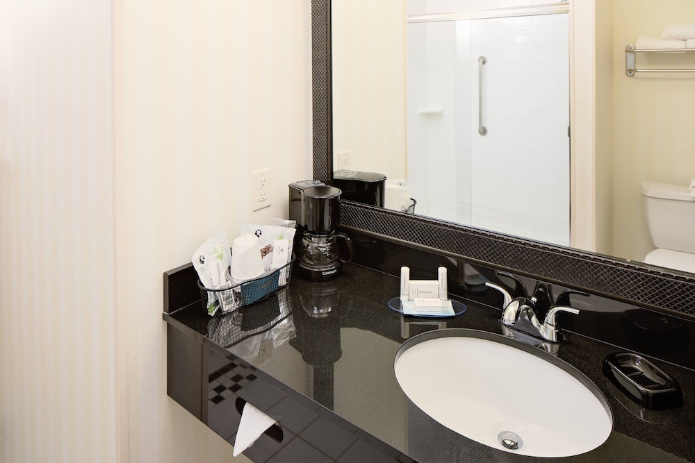 Fairfield Inn Suites By Marriott Dallas Mansfield 9/32