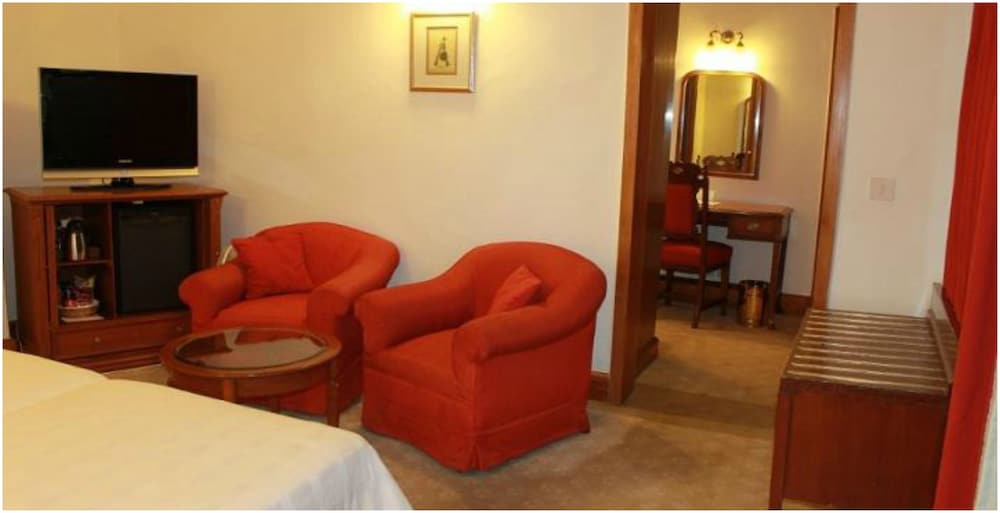 CLARKES HOTEL 32/50