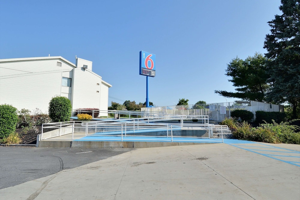 Motel6 Nashua, NH - North 40/58