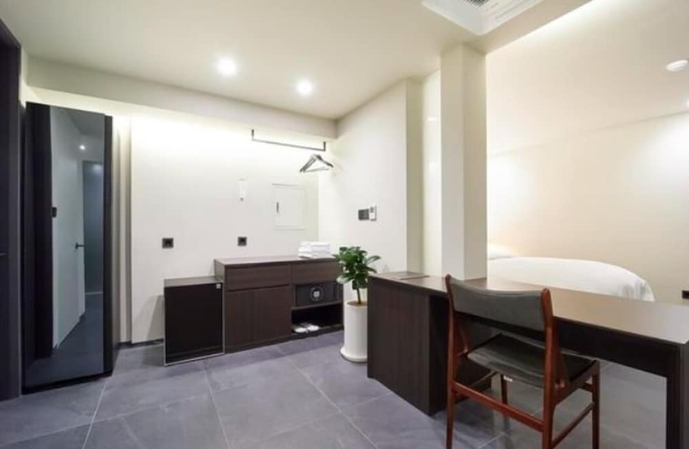 TARA HOTEL 30/40