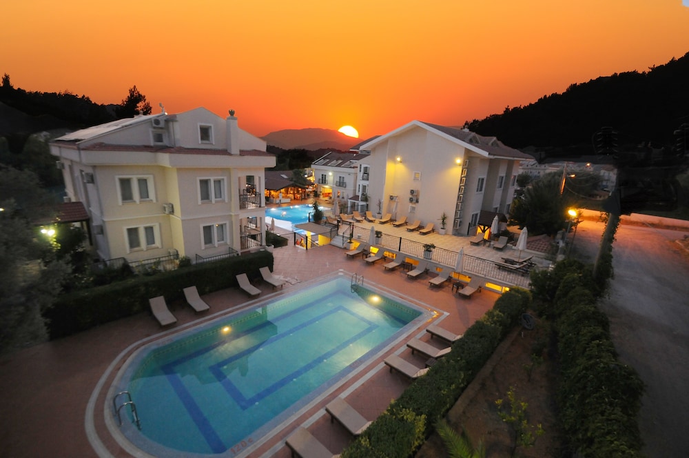 Sea Breeze Hotel And Apartments 39/50