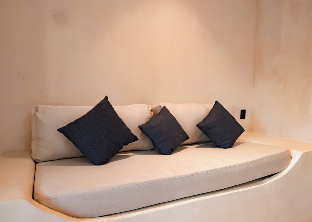 Beachfront Hotel Boutique DK 18/50