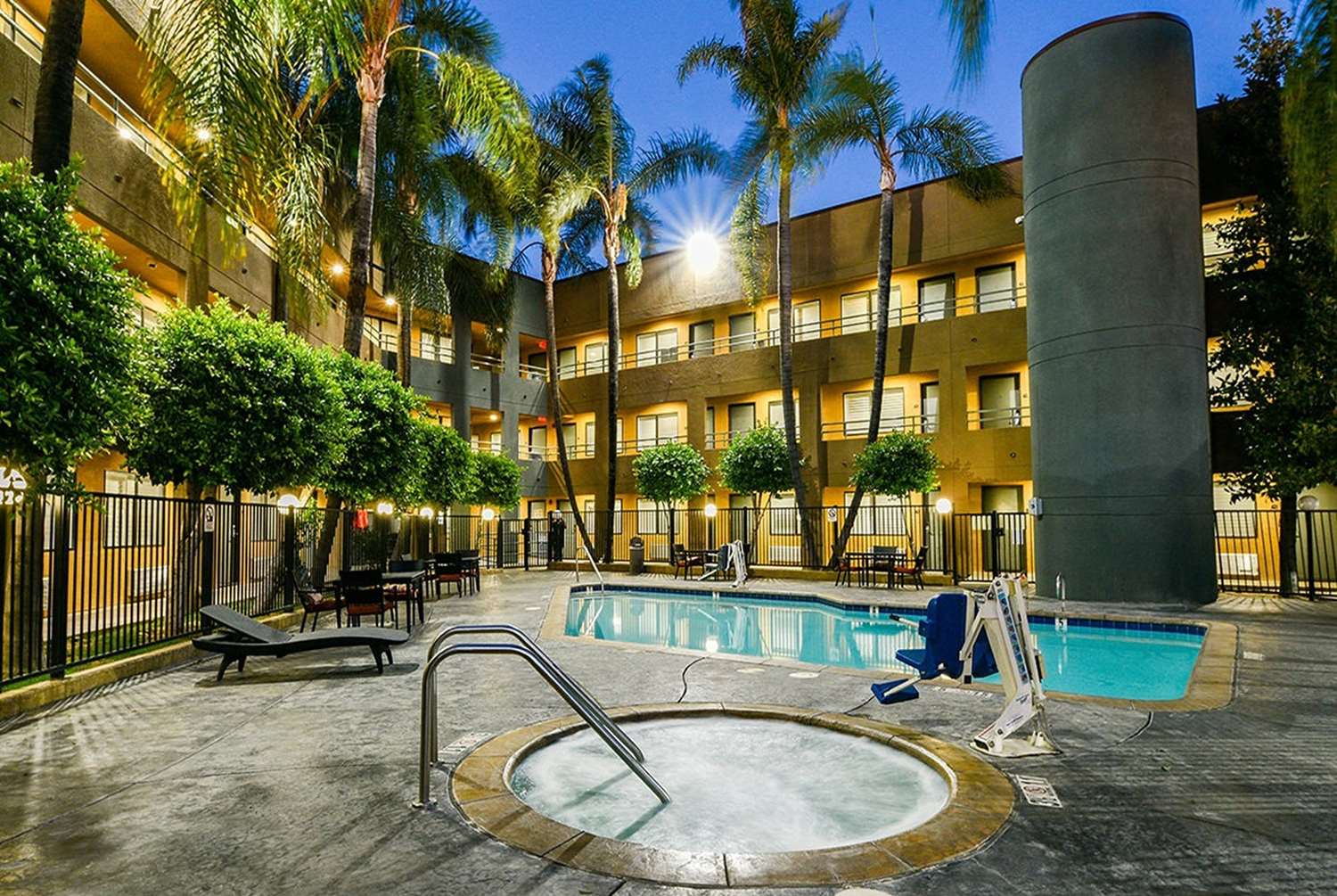 Travelodge By Wyndham Commerce Los Angeles Area 10/16