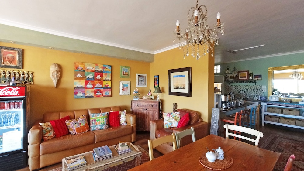 Dolphin Inn Guest House 50/74