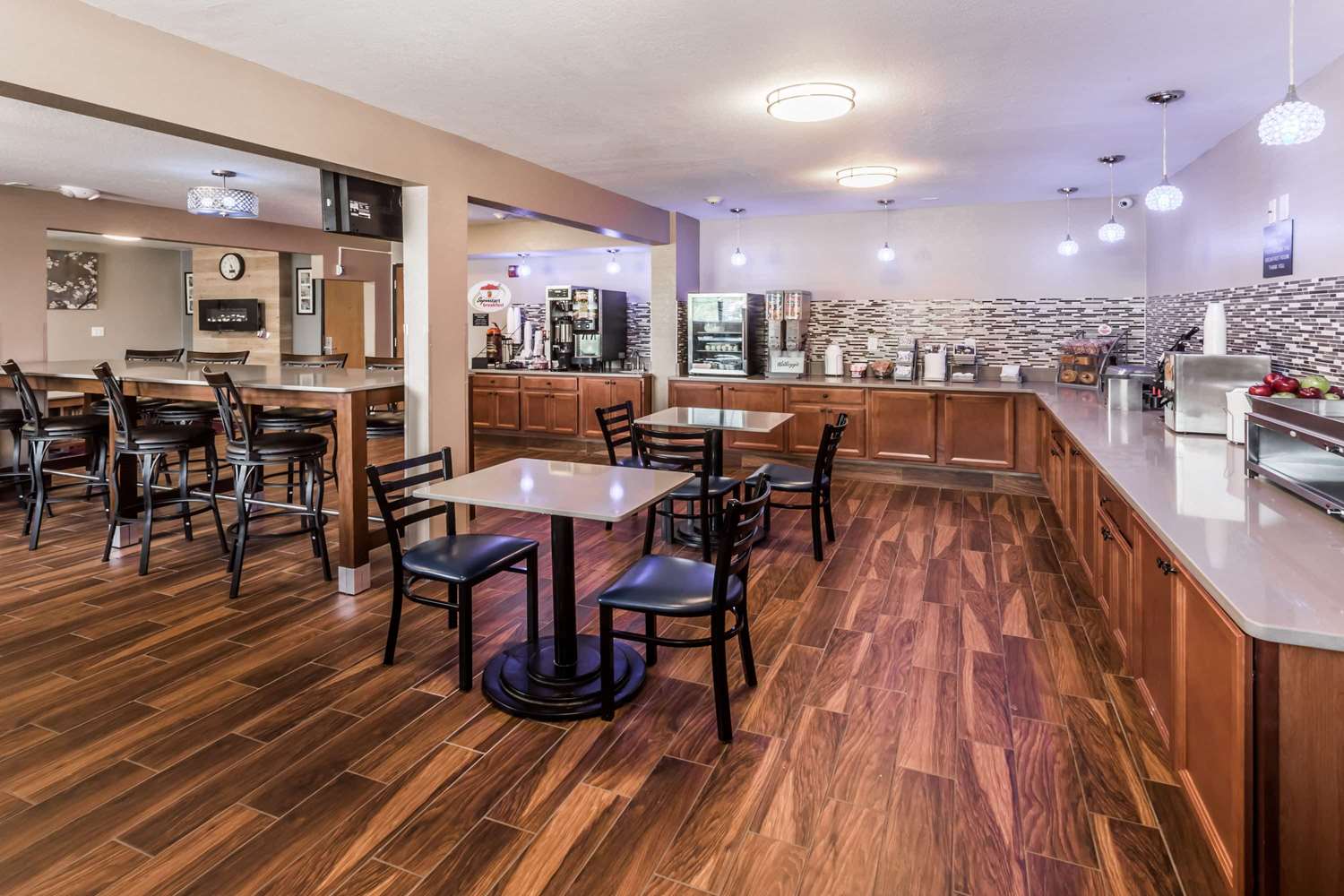 Super 8 By Wyndham Iowa City/Coralville 3/6