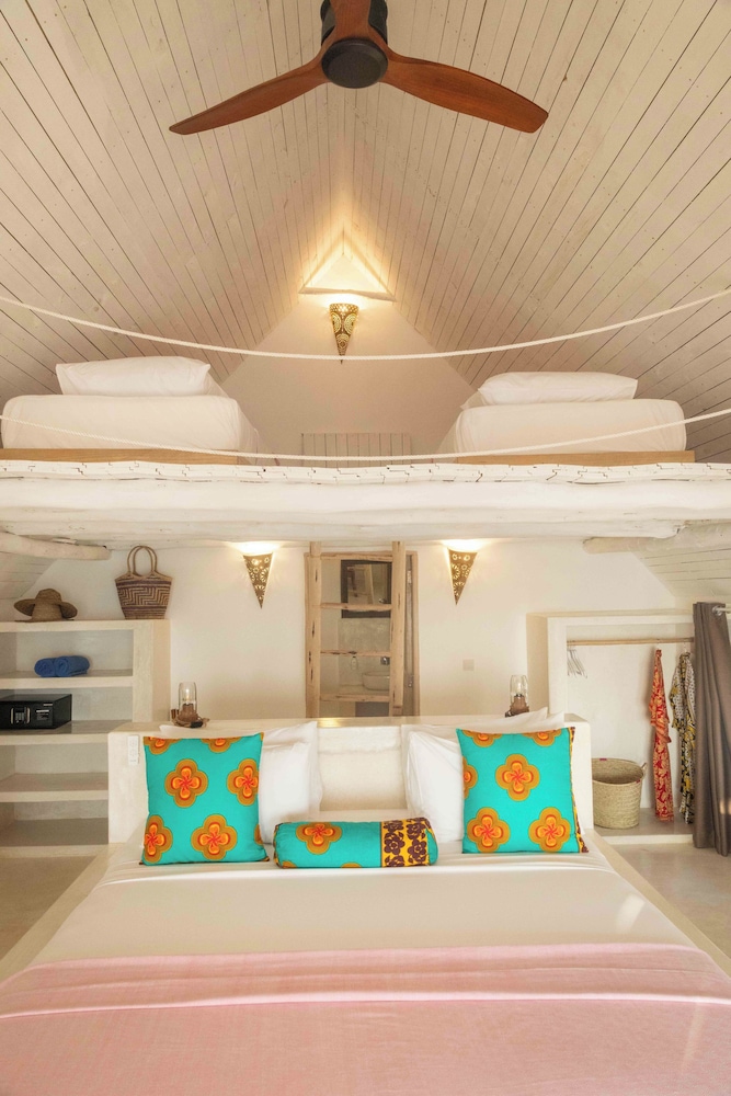 DELUXE, QUADRUPLE, SEA VIEW