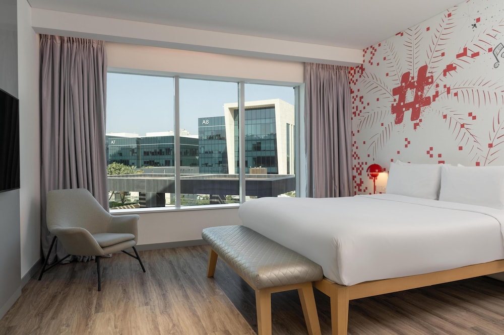 Radisson Red Dubai Silicon Oasis 18/50