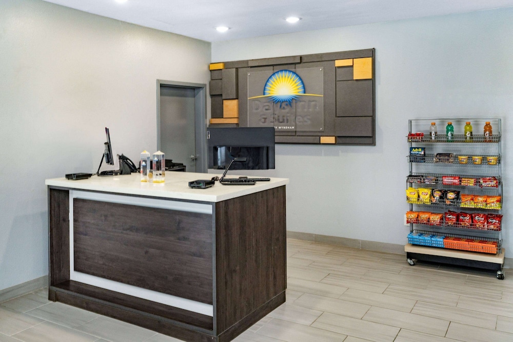 Days Inn Suites By Wyndham Horn Lake Graceland Area 6/29
