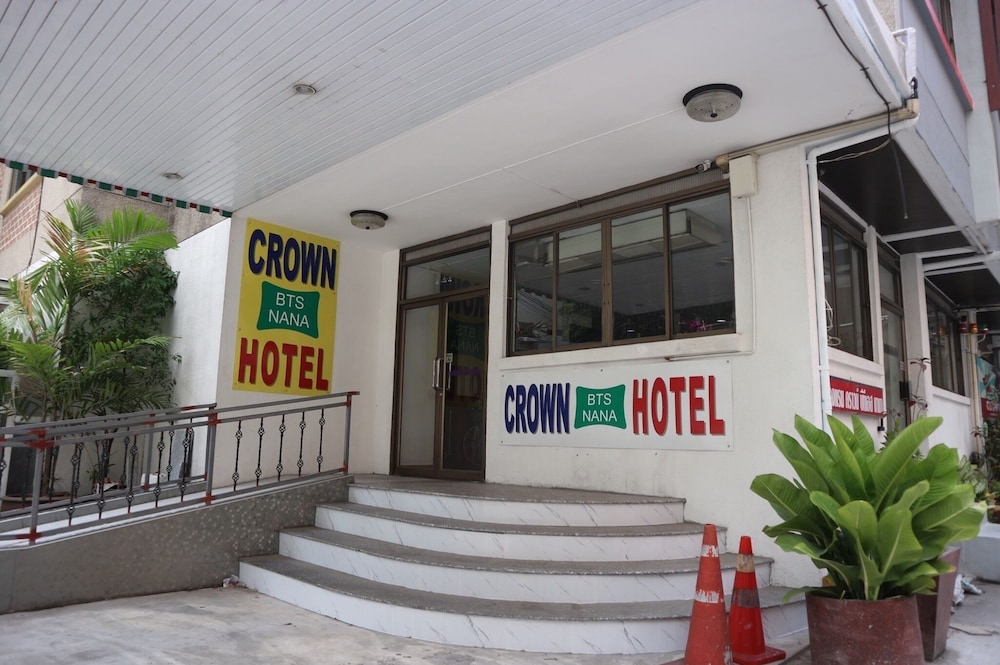 OYO 299 Crown BTS Nana Hotel 1/43