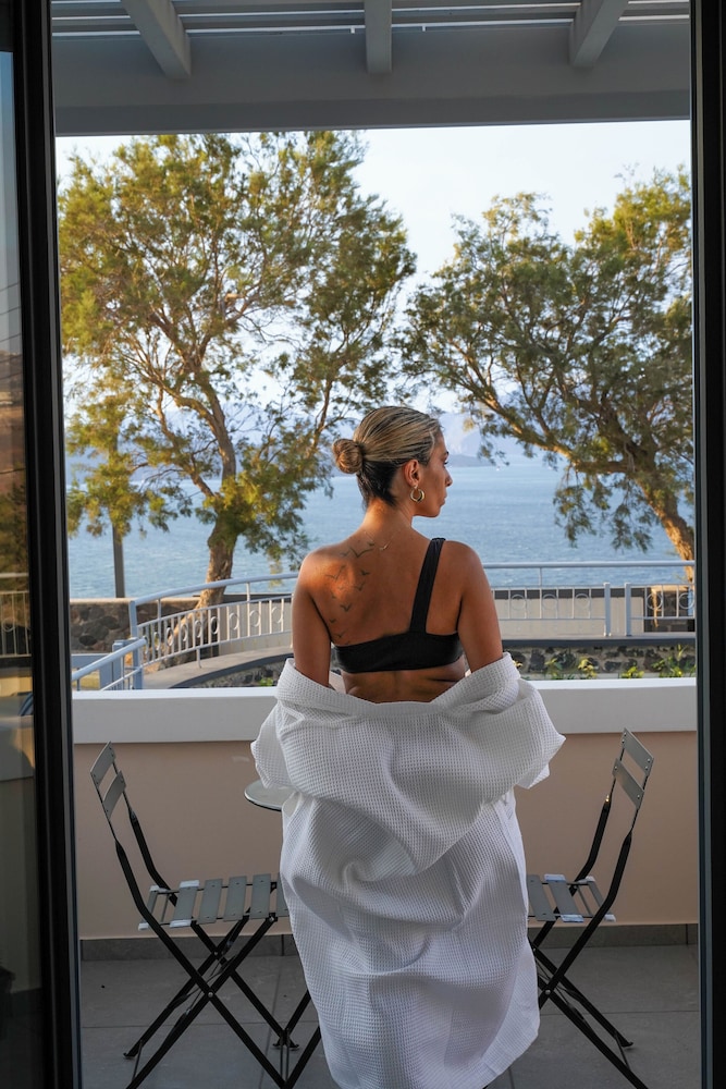 The Noverian Bios Caldera, Sunset Suites 43/58