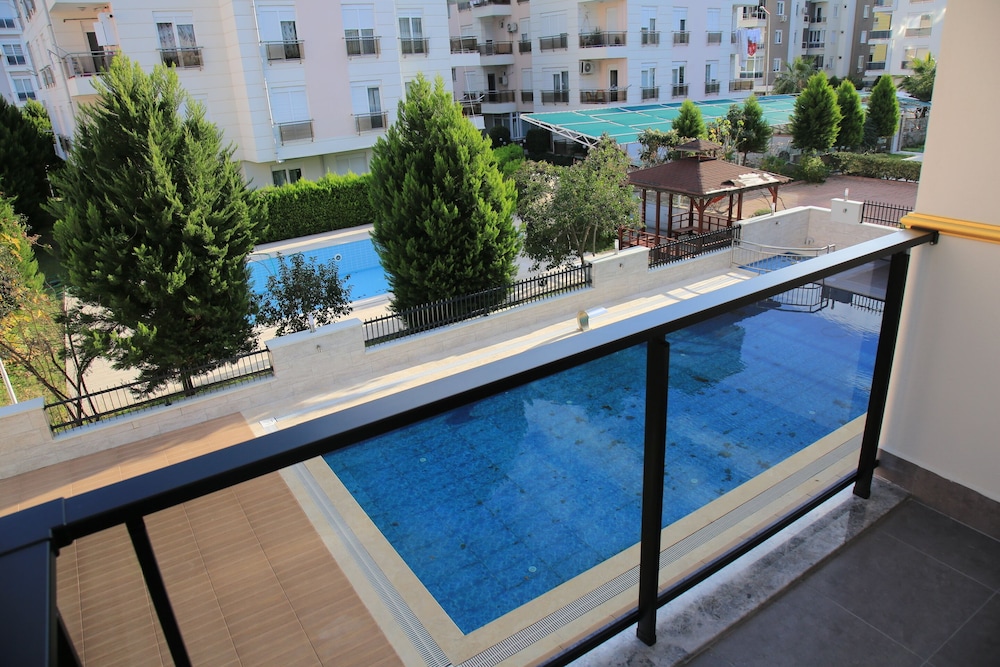 Golden World Suite Hotel 14/35