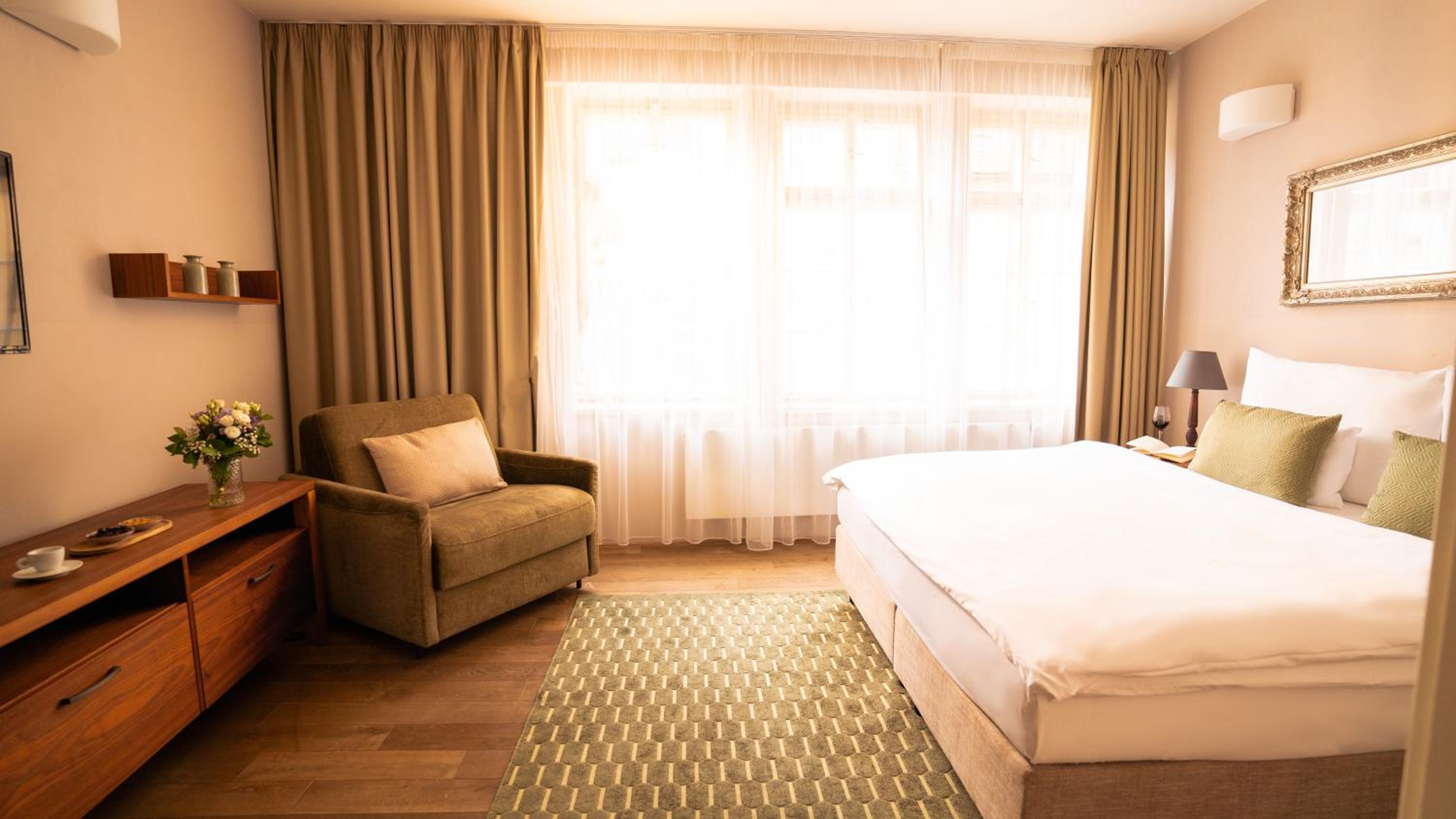 غرفة ديلوكس بسرير مزدوج أو سريرين منفصلين، Hotel Golden Key Prague 7/10