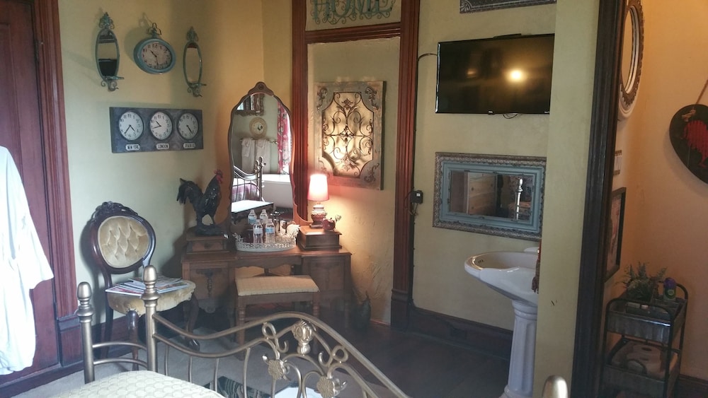 Fig Tree Manor 16/45