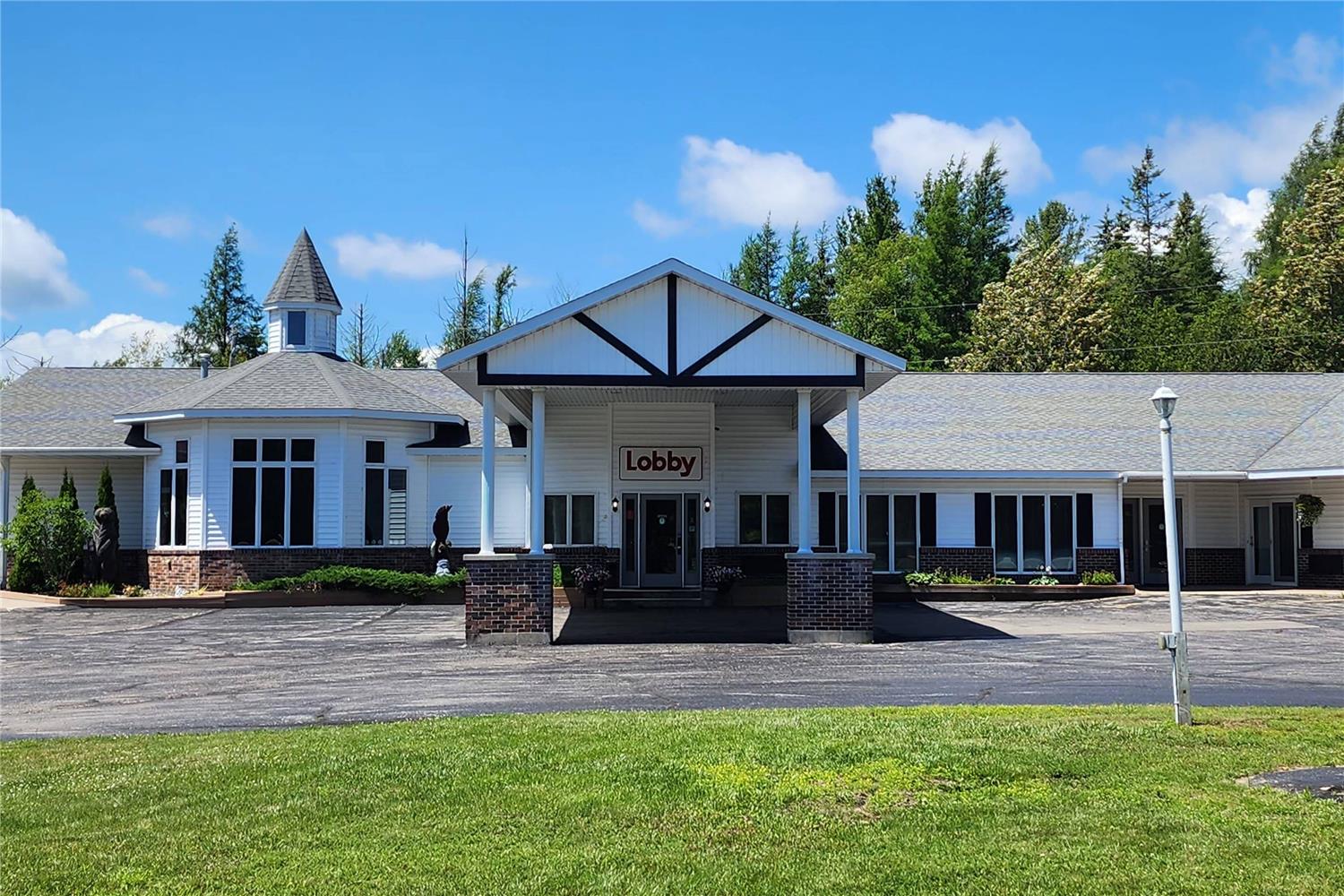 Econo Lodge Lakeshore 13/14