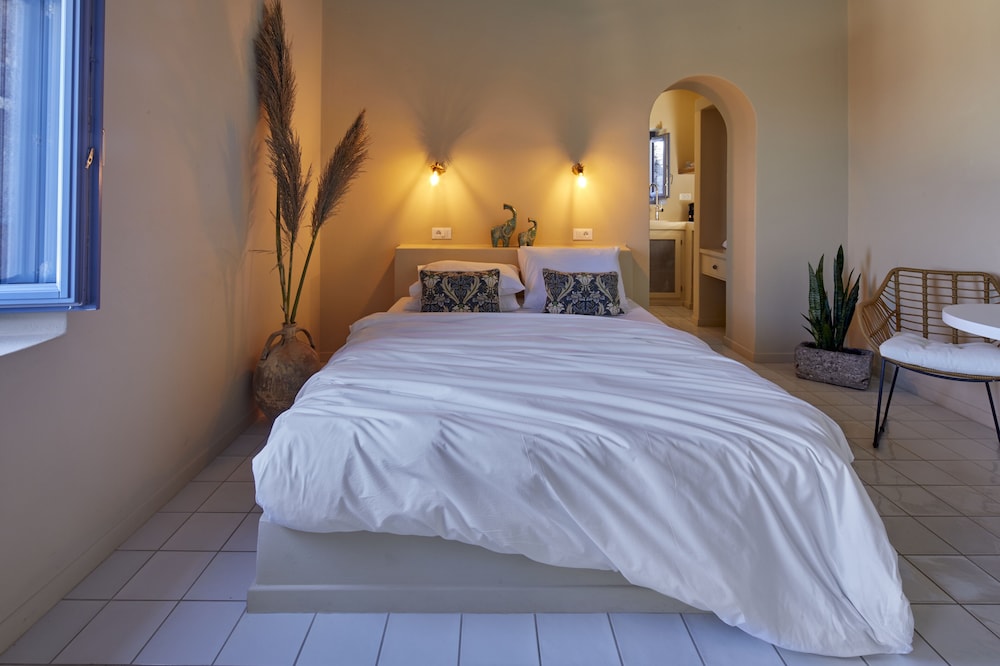 Luna Santorini Suites 16/50