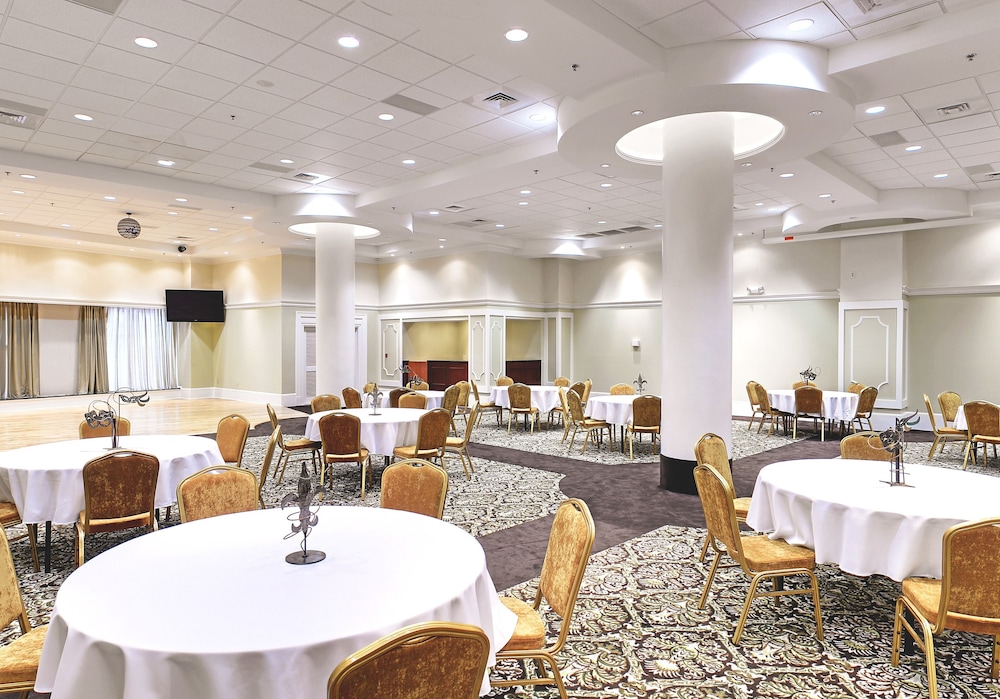 Wyndham Garden Baronne Plaza New Orleans 54/59