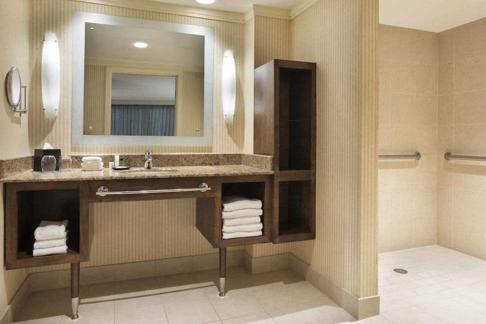 SHERATON BLOOMINGTON HOTEL 46/47