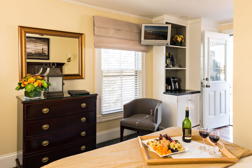 Crowne Pointe Historic Inn Spa 45/75