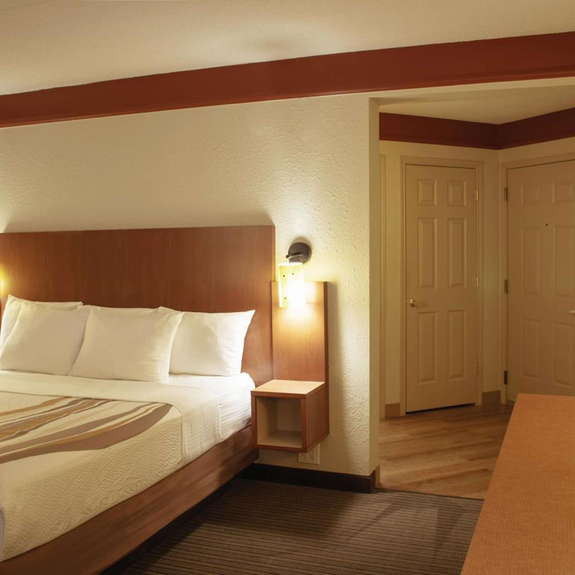 Deluxe, King Bed