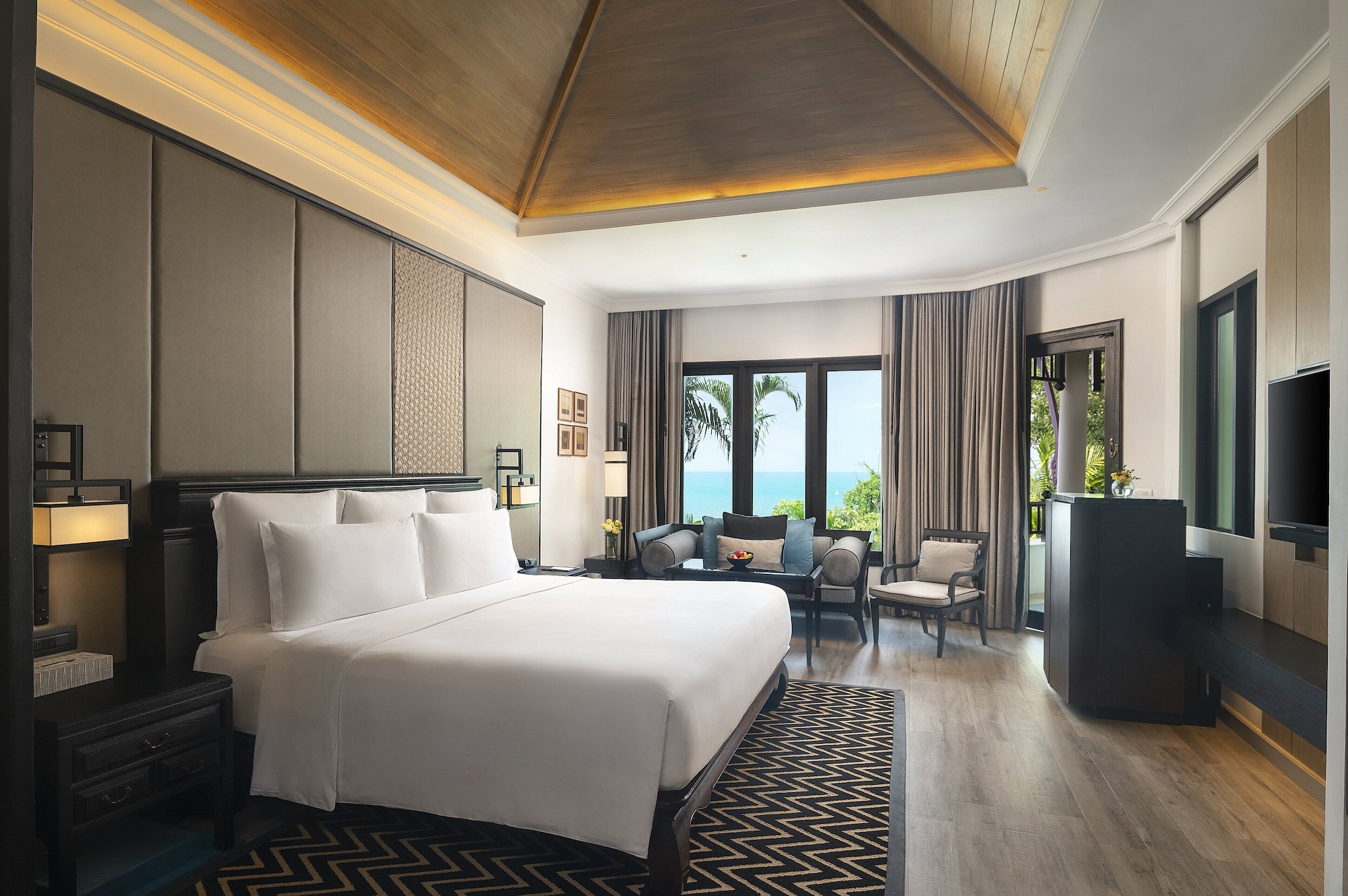 Junior Suite, King Bed, Ocean Front, Club Lounge Access