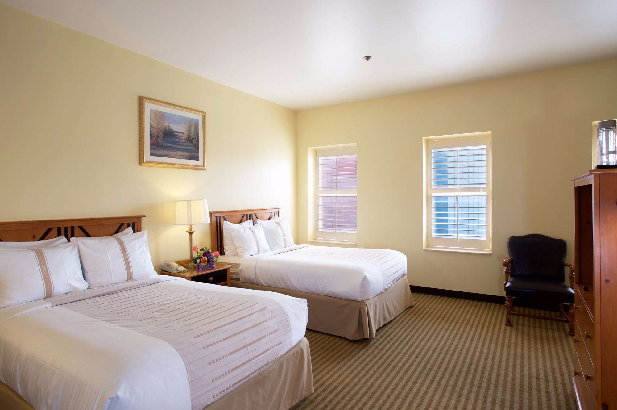 DELUXE, 2 QUEEN BEDS