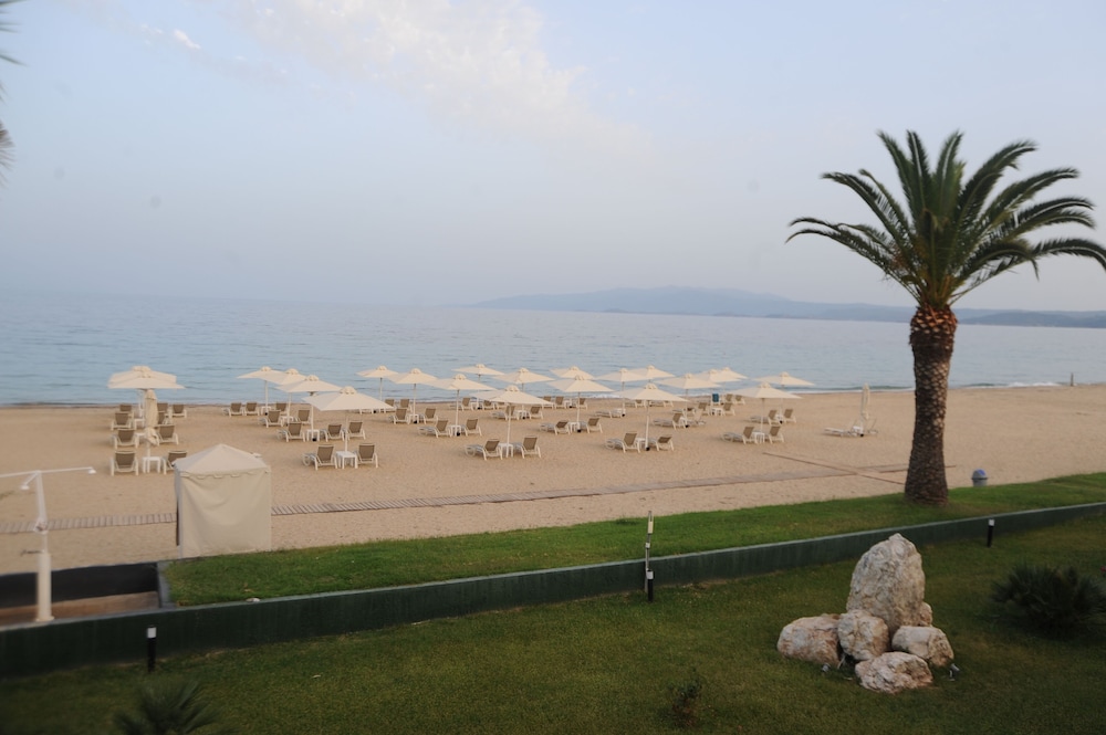 Assa Maris Beach Hotel 90/108