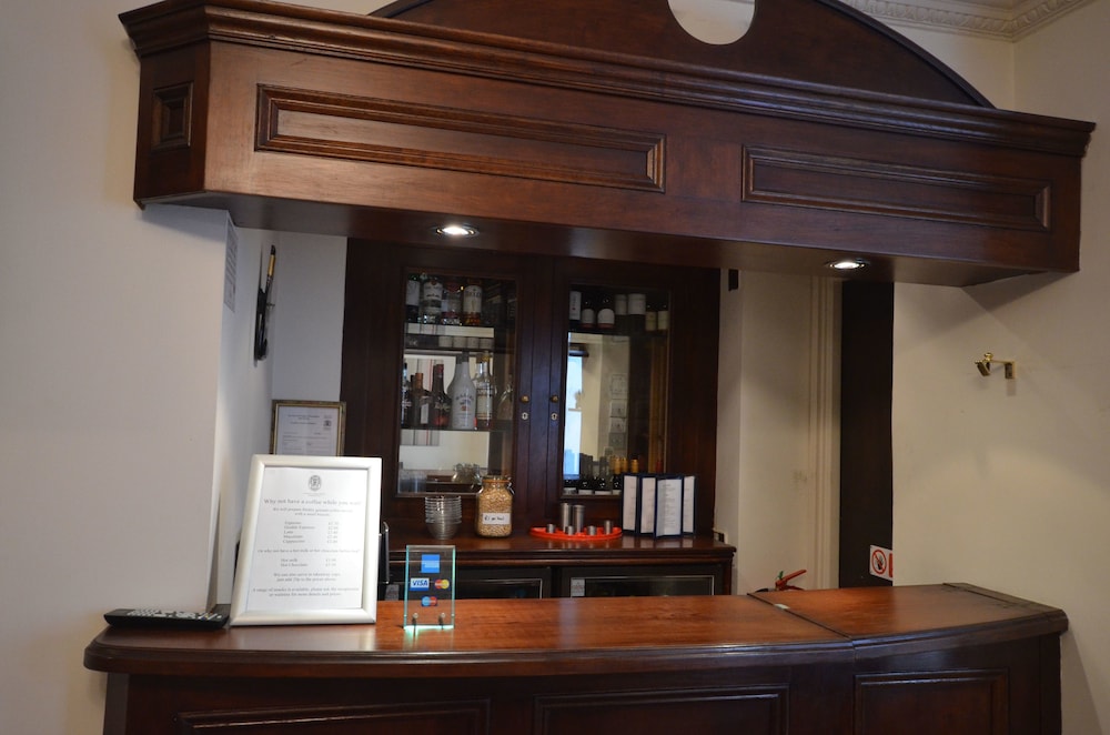 London Lodge Hotel 11/72