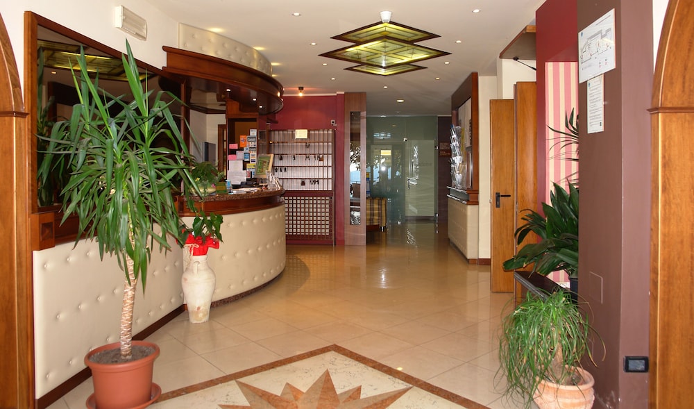 Lobby at Hotel and Residence La Rotonda, Tignale