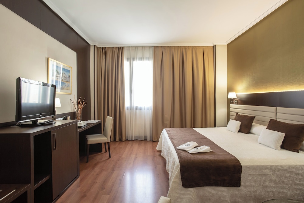 ROOM, SINGLE, DOUBLE BED