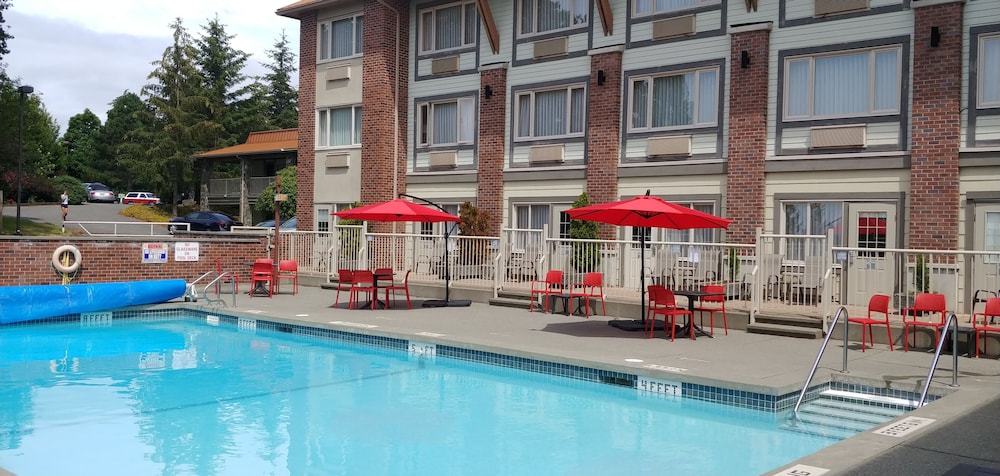 Elk Lake Inn Suites Victoria 1/81