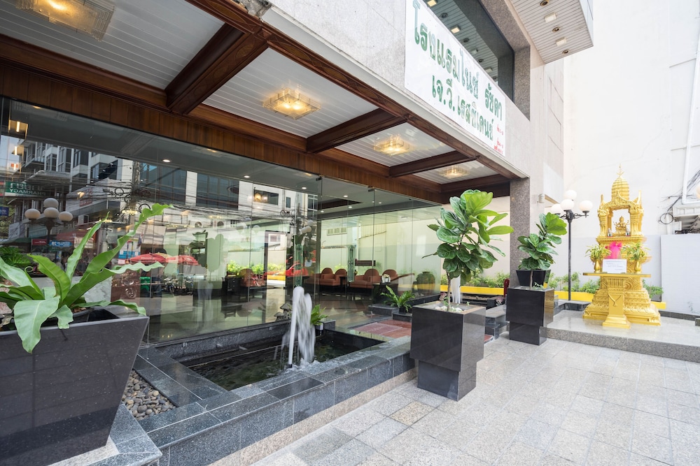 Nice Hotel Ratchada 5/40