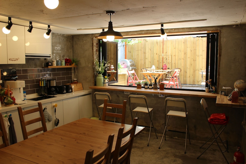 Bunk Guest House - Hostel 51/72