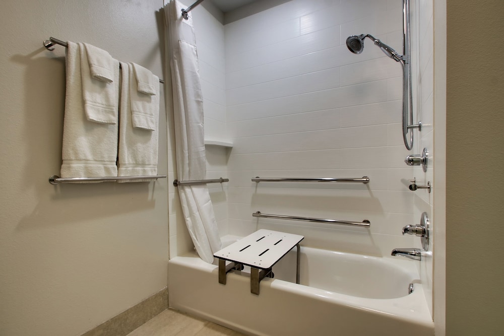 Holiday Inn Express Suites Mount Vernon 17/57