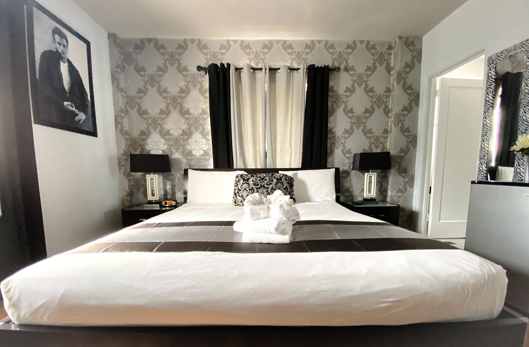 SUPERIOR, KING BED