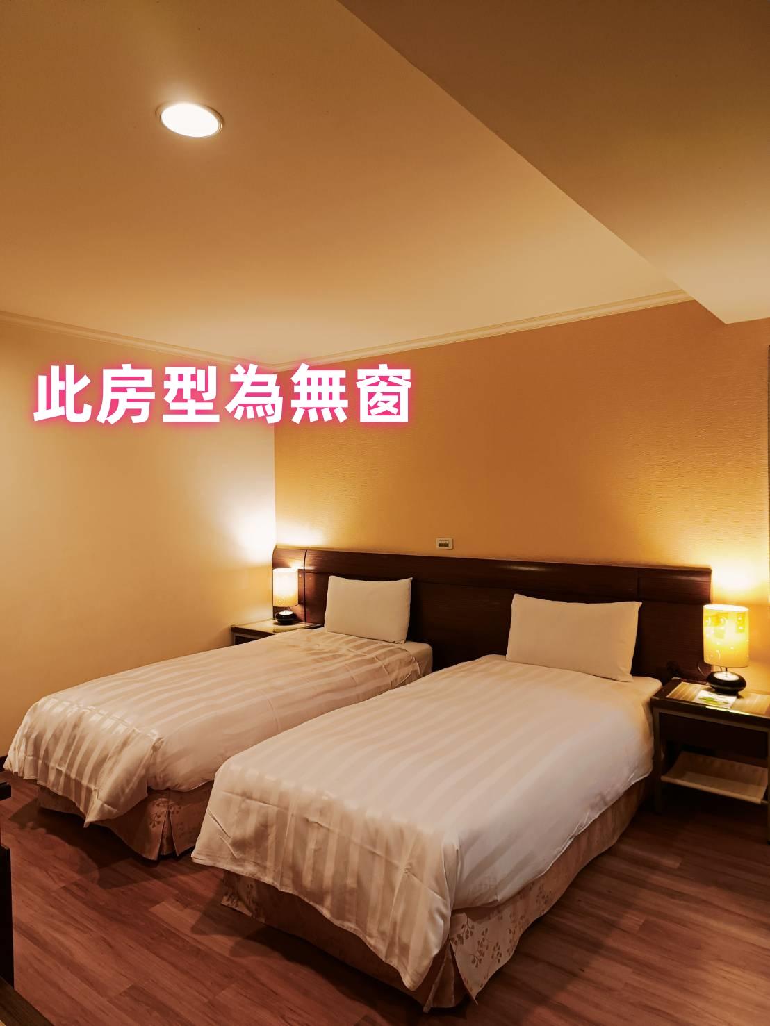 Room, Twin Beds, No Window