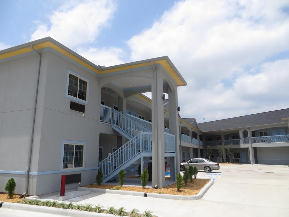 Haven Inn & Suites Willowbrook 5/37